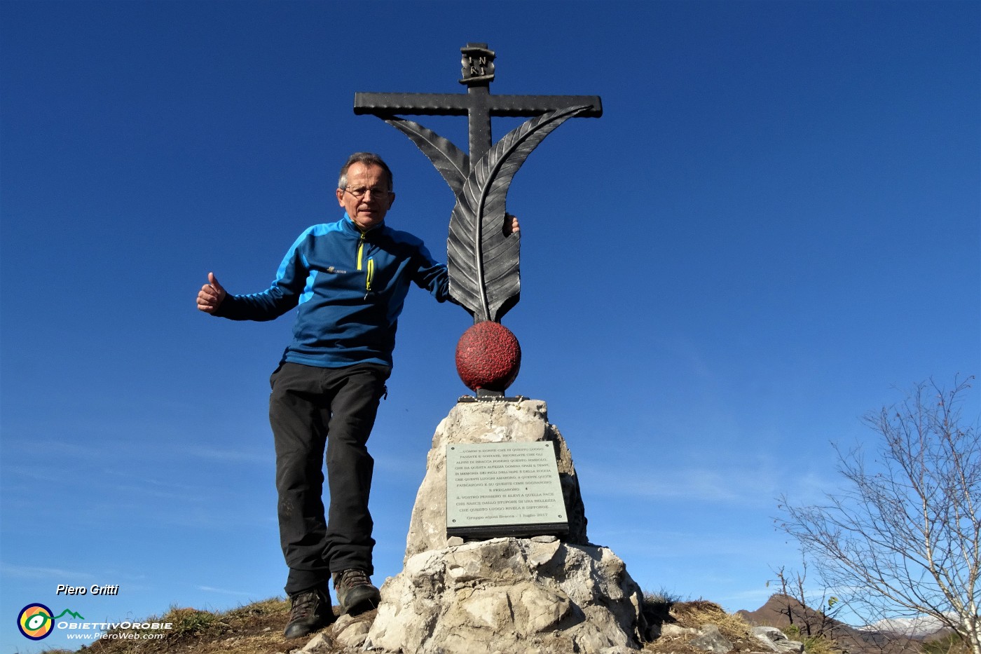 62 Alla Croce del Pizzo Rabbioso (1030 m), raggiunta da Bracca.JPG -                                